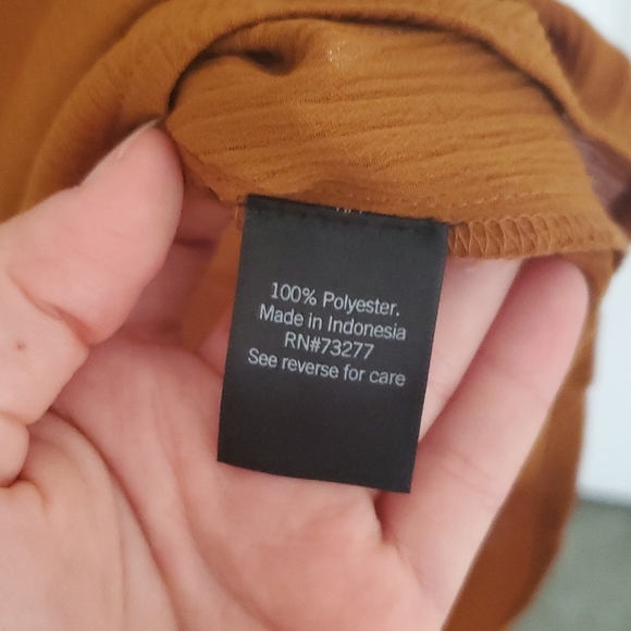 Vera Wang Mustard Blouse - Picture 4 of 5